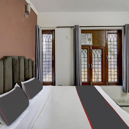 Super Capital O Uk House Residency Hotel Gurgaon Buitenkant foto