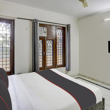 Super Capital O Uk House Residency Hotel Gurgaon Buitenkant foto