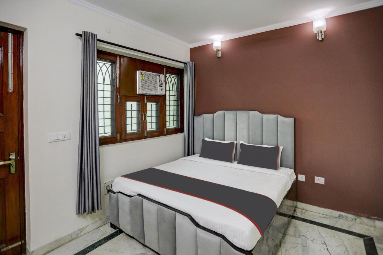 Super Capital O Uk House Residency Hotel Gurgaon Buitenkant foto