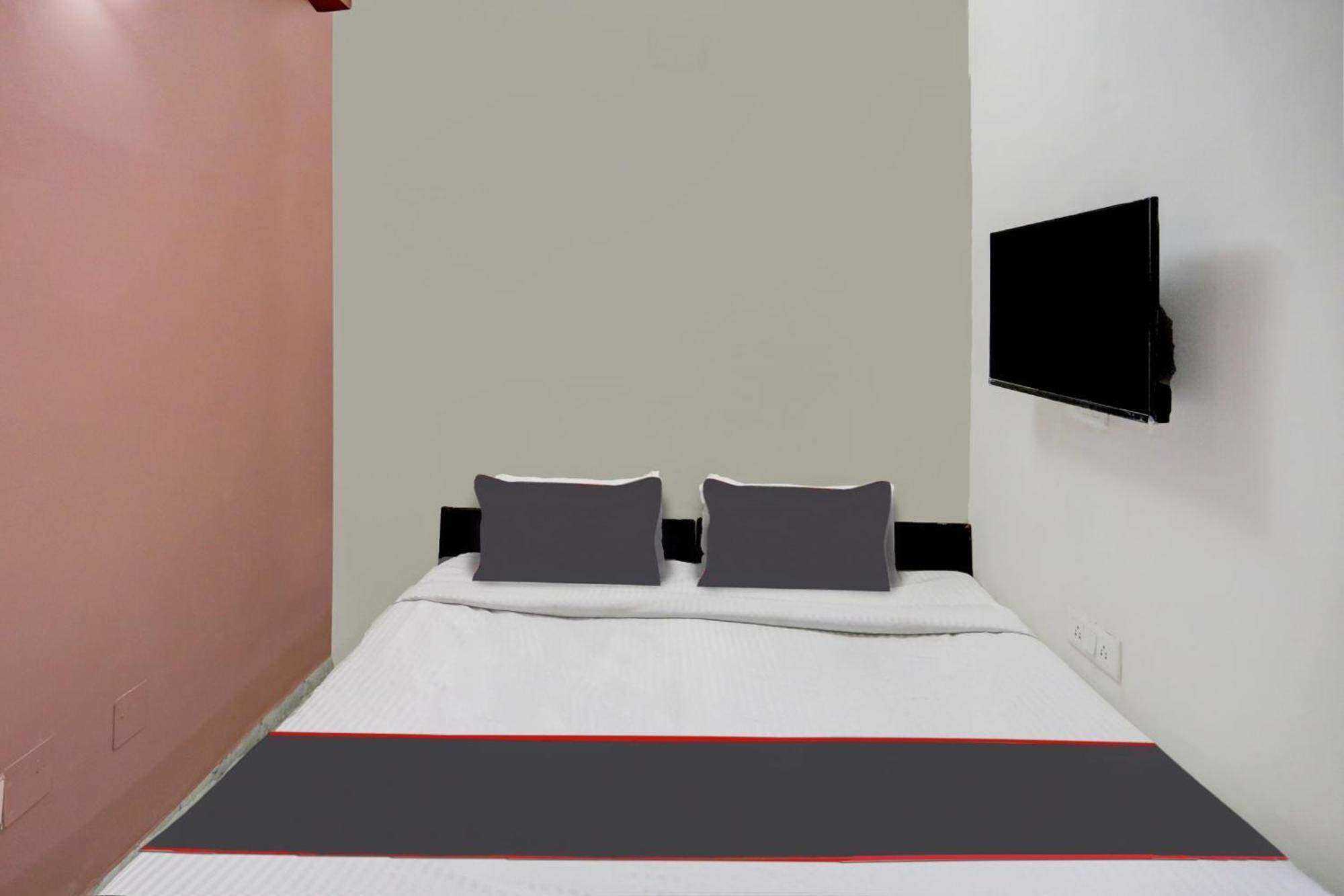 Super Capital O Uk House Residency Hotel Gurgaon Buitenkant foto