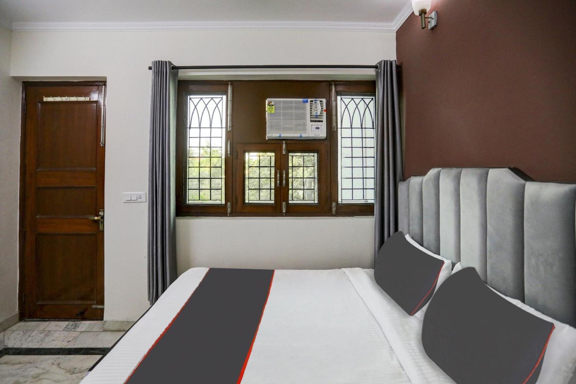 Super Capital O Uk House Residency Hotel Gurgaon Buitenkant foto
