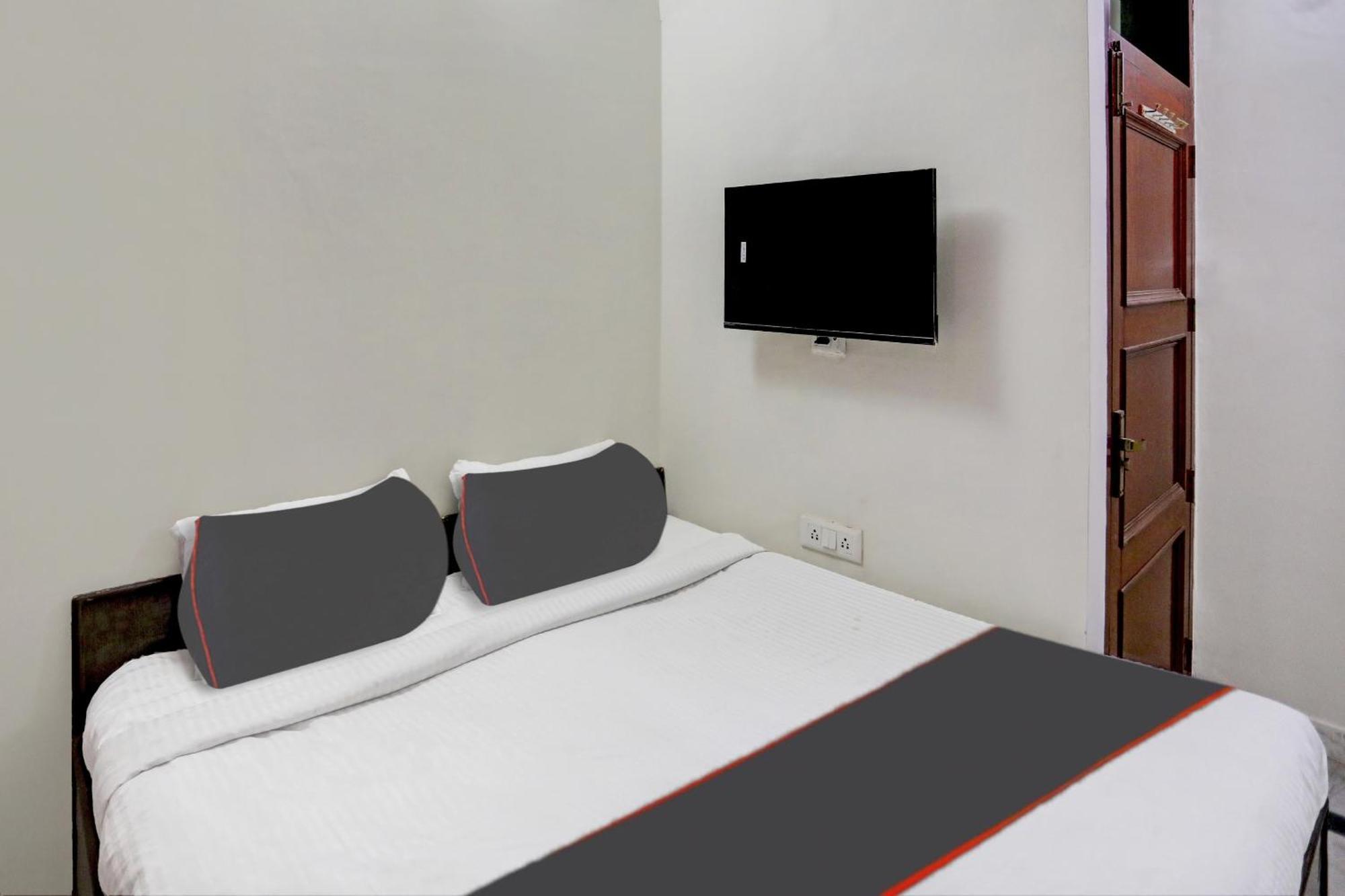 Super Capital O Uk House Residency Hotel Gurgaon Buitenkant foto