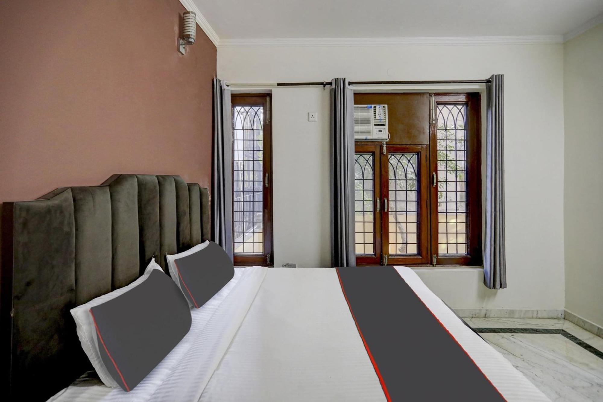 Super Capital O Uk House Residency Hotel Gurgaon Buitenkant foto