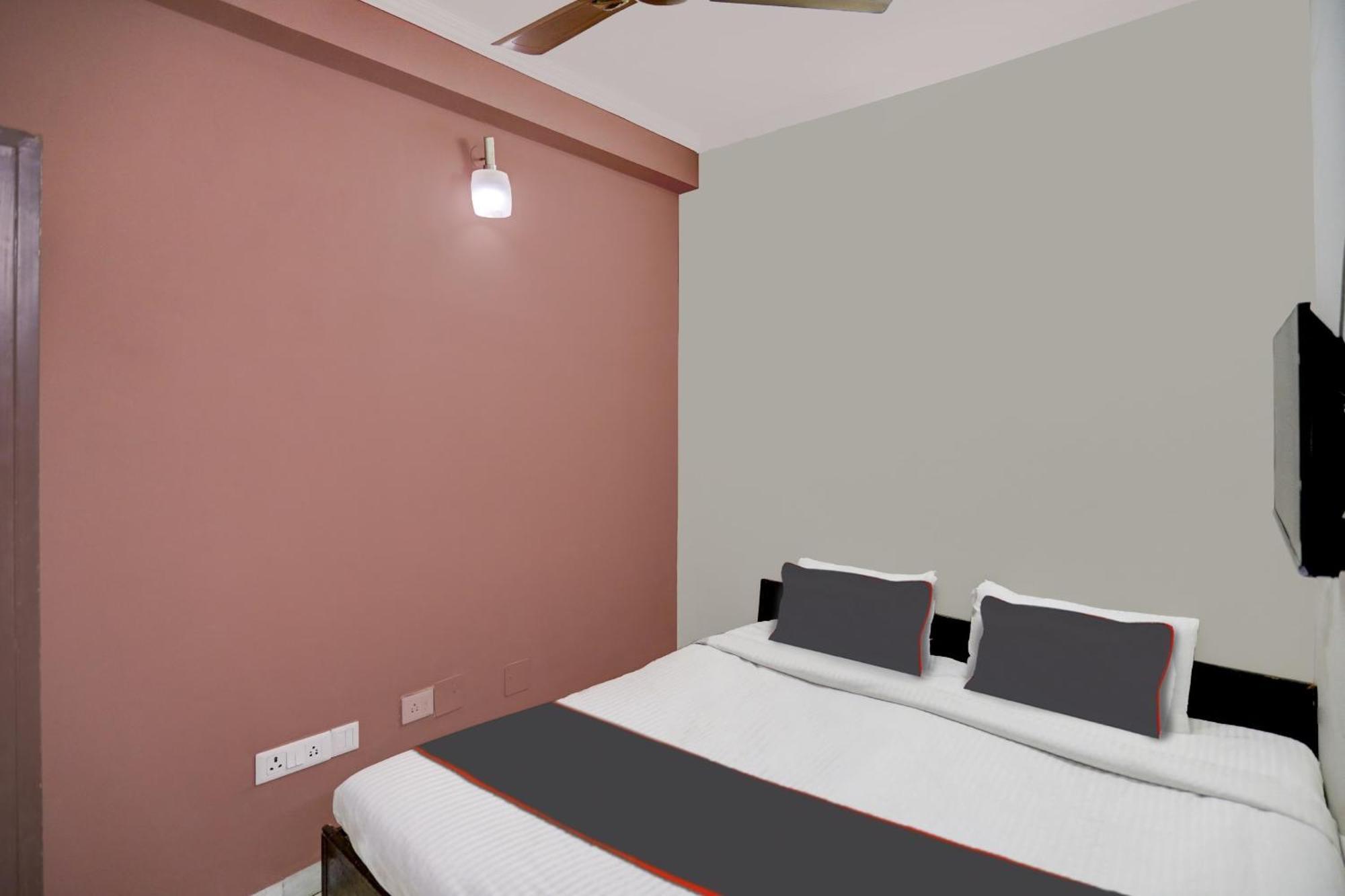 Super Capital O Uk House Residency Hotel Gurgaon Buitenkant foto