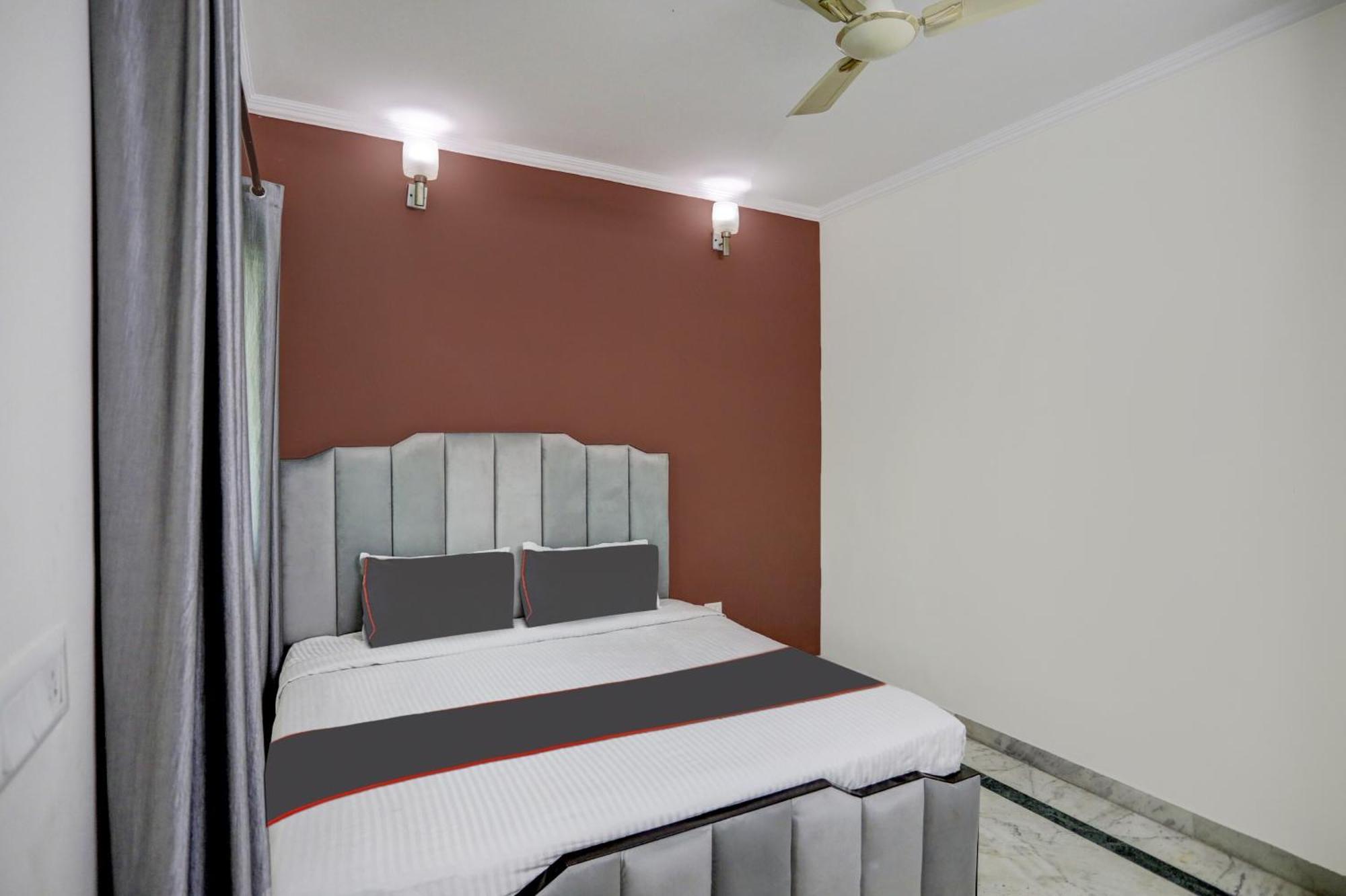 Super Capital O Uk House Residency Hotel Gurgaon Buitenkant foto