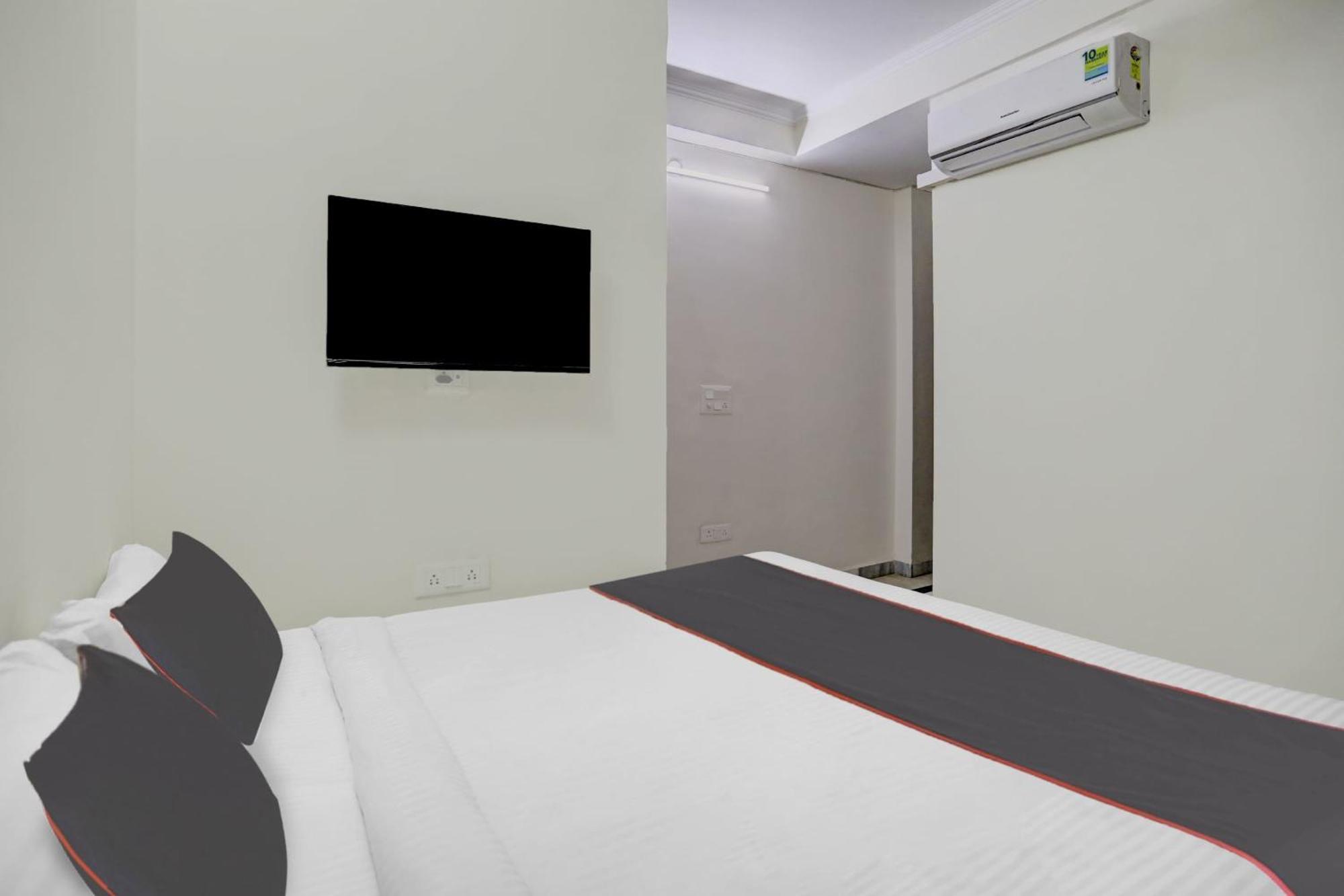 Super Capital O Uk House Residency Hotel Gurgaon Buitenkant foto